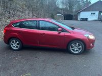 Gebraucht Ford Focus Titanium 125 PS (91 kW) 2011 Rot Limousine