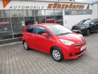 Gebraucht Toyota Verso-S Cool 99 PS (72 kW) 2014 Rot Van / Kleinbus