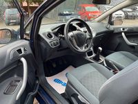 Gebraucht Ford Fiesta Trend 60 PS (44 kW) 2012 Blau Kleinwagen