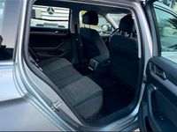 Gebraucht VW Passat 200 PS (147 kW) 2021 Silber Kombi