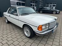 Gebraucht Mercedes 230 80 PS (58 kW) 1978 Weiß Coupé