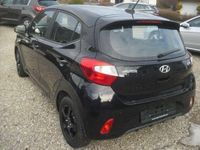 Gebraucht Hyundai i10 Select 67 PS (49 kW) 2023 Schwarz Kleinwagen