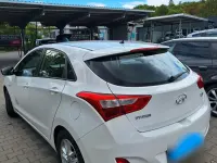 Gebraucht Hyundai i30 101 PS (74 kW) 2015 Weiß Limousine