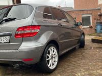 Gebraucht Mercedes B180 109 PS (80 kW) 2011 Grau Van / Kleinbus