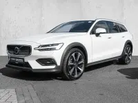 Gebraucht Volvo V60 CC Plus 197 PS (144 kW) 2024 Crystal white pearl / metallic Kombi