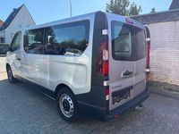 Second-hand Opel Vivaro 145 CP (106 kW) 2017 Argintiu Monovolum