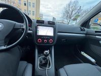 Second-hand VW Golf 75 CP (55 kW) 2005 Negru Coupe