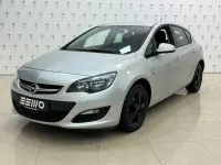 Gebraucht Opel Astra Active 140 PS (102 kW) 2013 Silber Limousine