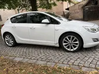 Gebraucht Opel Astra Sport 140 PS (102 kW) 2012 Weiß Kleinwagen