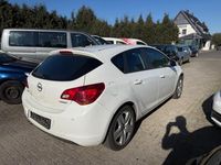 Gebraucht Opel Astra Edition 140 PS (102 kW) 2013 Weiß Limousine