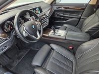 Gebraucht BMW 750 Sport Line 449 PS (330 kW) 2015 Weiß Limousine