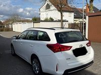 Gebraucht Toyota Auris 90 PS (66 kW) 2014 Weiß Limousine