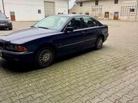 Gebraucht BMW 525 143 PS (105 kW) 1996 Blau Limousine