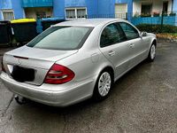 Gebraucht Mercedes E220 177 PS (130 kW) 2002 Silber Limousine