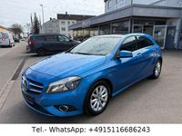 Gebraucht Mercedes A180 122 PS (89 kW) 2012 Blau Limousine