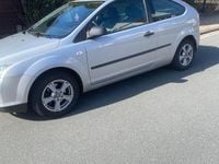 Gebraucht Ford Focus Trend 116 PS (85 kW) 2005 Grau Limousine