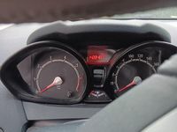 Gebraucht Ford Fiesta 59 PS (43 kW) 2012 Silber Kleinwagen