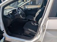 Gebraucht Ford Fiesta Trend 80 PS (58 kW) 2016 Weiß Kleinwagen