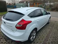 Gebraucht Ford Focus 125 PS (91 kW) 2013 Weiß Kleinwagen