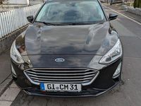 Usado Ford Focus Cool & Connect 101 HP (74 kW) 2019 Preto Sedan
