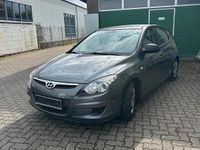 Gebraucht Hyundai i30 109 PS (80 kW) 2011 Blau Kleinwagen