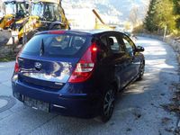 Gebraucht Hyundai i30 Edition 90 PS (66 kW) 2011 Blau Limousine