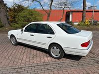 Brugt Mercedes E280 204 HK (150 kW) 1998 Hvid Sedan