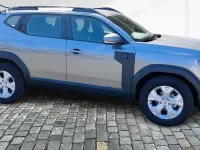 Neu Dacia Duster Celebration 140 PS (102 kW) 2026 Grau