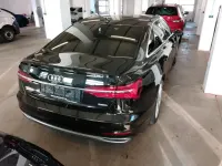 Second-hand Audi A6 Advanced 299 CP (219 kW) 2025 Negru Berlinǎ