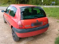 Używany Renault Clio II 58 KM (42 kW) 2001 Czerwony Hatchback