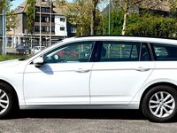 Gebraucht VW Passat 120 PS (88 kW) 2016 Weiß Kombi