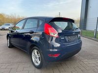Gebraucht Ford Fiesta Celebration 101 PS (74 kW) 2016 Blazerblau Kleinwagen