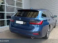 Gebraucht BMW 330 Advantage 184 PS (135 kW) 2022 Phytonicblau Kombi