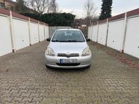 Gebraucht Toyota Yaris 75 PS (55 kW) 2003 Silber Kleinwagen