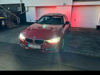 Gebraucht BMW 320 184 PS (135 kW) 2014 Rot Limousine