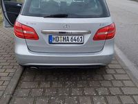 Gebraucht Mercedes B180 166 PS (122 kW) 2012 Silber Van / Kleinbus
