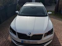 Gebraucht Skoda Superb 150 PS (110 kW) 2016 Weiß Kombi