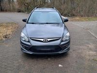 Gebraucht Hyundai i30 90 PS (66 kW) 2011 Grau Kombi