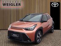 Neu Toyota Aygo X 117 PS (86 kW) 2025 Cinnamon bronze / schwarz SUV