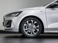 Gebraucht Ford Focus ST-Line X 125 PS (91 kW) 2023 Moondust silver metallic Kombi