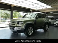 Gebraucht Land Rover Defender First Edition 400 PS (294 kW) 2021 Pangea green SUV