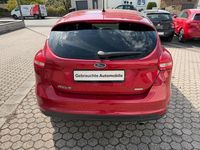 Używany Ford Focus Titanium 150 KM (110 kW) 2015 Czerwony Sedan/Limuzyna
