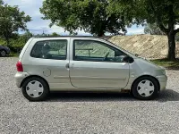 Używany Renault Twingo Initiale 58 KM (42 kW) 2002 Złoty Hatchback