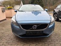 Gebraucht Volvo V40 Kinetic 120 PS (88 kW) 2015 Power blue / metallic Kombi