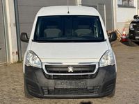 Gebraucht Peugeot Partner Premium 75 PS (55 kW) 2017 Weiß Van / Kleinbus