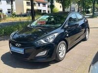 Gebraucht Hyundai i30 Edition 99 PS (72 kW) 2015 Phantom black / mic Kleinwagen