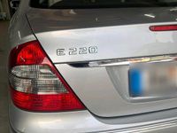 Gebraucht Mercedes E220 170 PS (125 kW) 2007 Grau Limousine