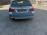 Gebraucht BMW 320 177 PS (130 kW) 2010 Blau Kombi