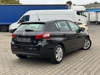 Gebraucht Peugeot 308 Active 120 PS (88 kW) 2017 Blau Limousine