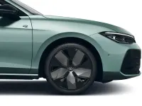 Gebraucht VW Passat R-line 150 PS (110 kW) 2025 Maripositgrün metallic Kombi